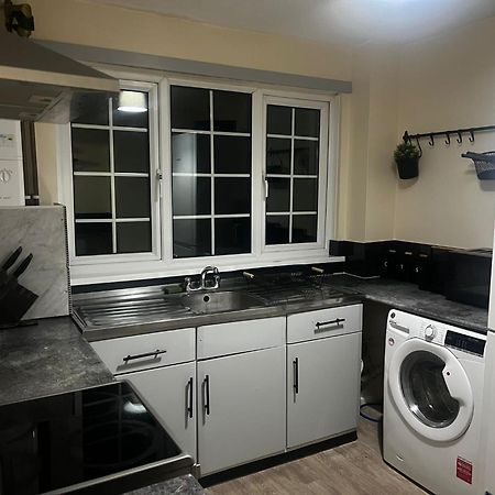 Xb Property - Comfy House Perfect For Families Contractors Relocators Уэст-Бромидж Экстерьер фото